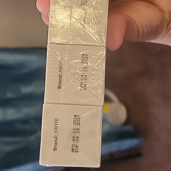 Rose Hyaluronic Acid Serum - Picture 2 of 4